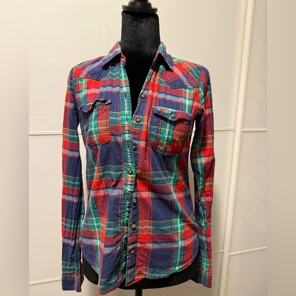 Hollister Plaid Button-Up Shirt - Picture 1 of 4